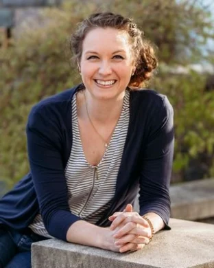 Amanda J Everett