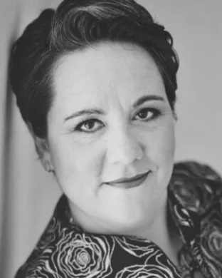 Amanda L Redwine
