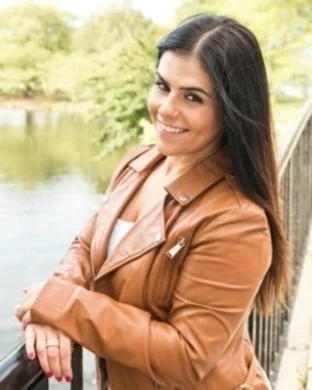 Andrea V Schroll