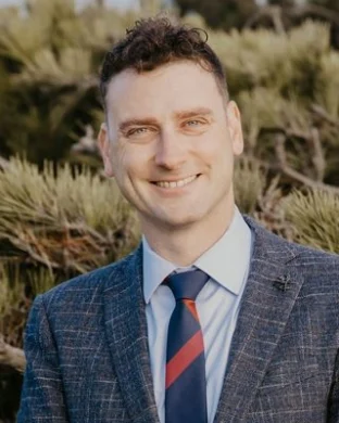 Dr. Gil Hoftman