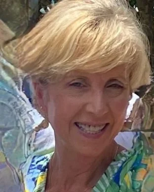 Dr. Julia Valente