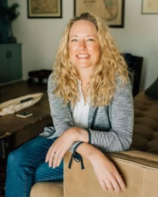Dr. Sara C Bertoch