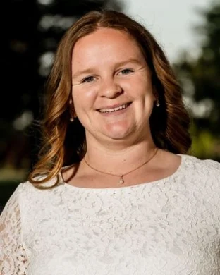 Elizabeth Pieper- Empowering Adults With Self Doubt