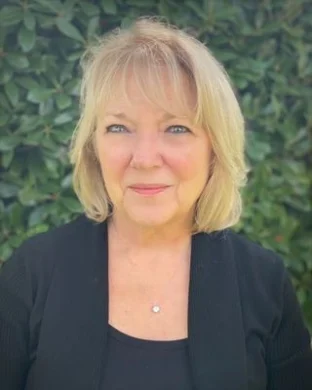 Jennie L Holmes