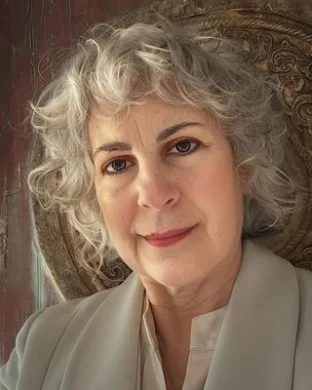 Jennifer Holt