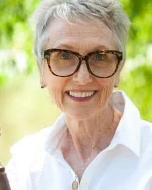 Laura L Roman