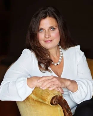 Natalie C Stone