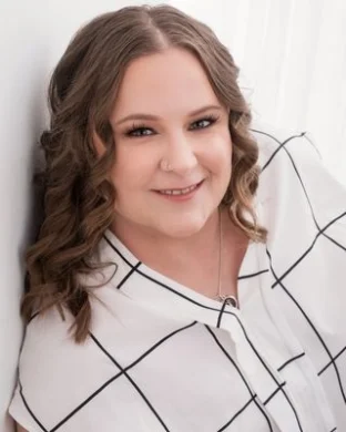 Shellie M Robinson